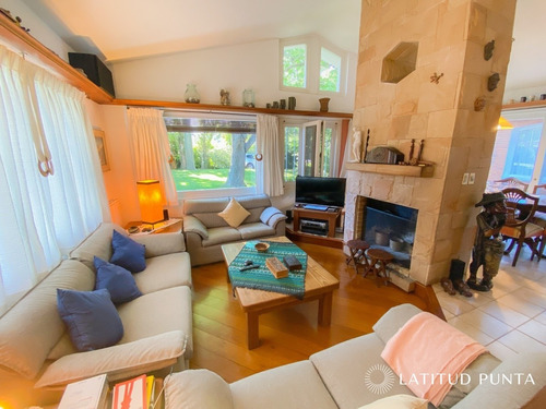 Residencia En Cantegril- Ref: 935