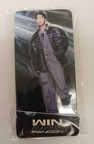 Set De Standees Y Pin De Win Metawin, Actor Gmmtv