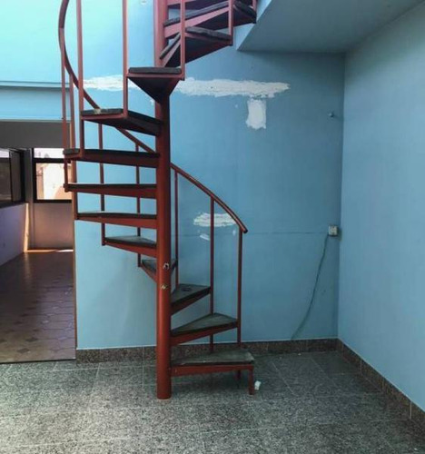 En Venta. Casa En Planta Alta, Con Local En Planta Baja. Par