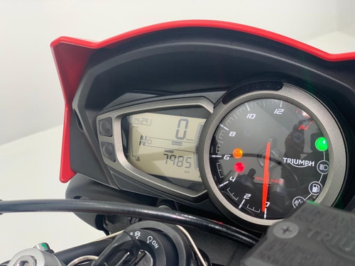 Imagem 2 de 11 de Triumph Street Triple 2018