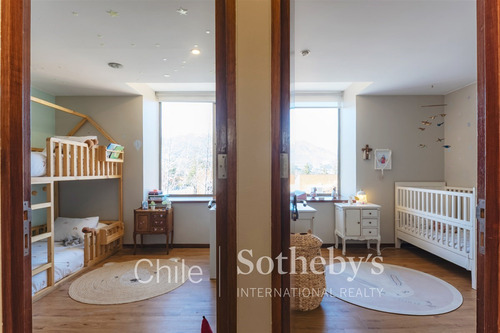 Casa En Venta De 4 Dorm. En Lo Barnechea