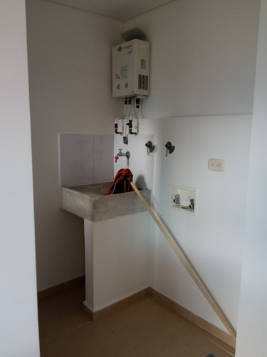 Imagen 4 de 14 de Apartamento En La Mota Con Parqueadero