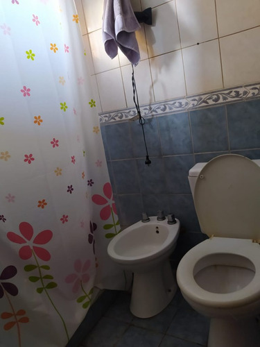 Local Comercial Con Departamento De 3 Ambientes En Avenida Paso Y Salta