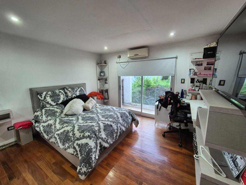 Casa En Venta - 7 Dormitorios 5 Baños - Berazategui