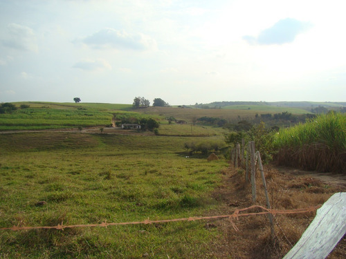 Imagem 3 de 5 de Chácara 50.000m2 Asfalto,casa Simples,agua,energia,telefone,300m2 Da Área Urbana,1 Km Centro De Mombuca,10 Kms Rod Açucar E 30 Kms Da Bandeirantes - Ch00063 - 69334811