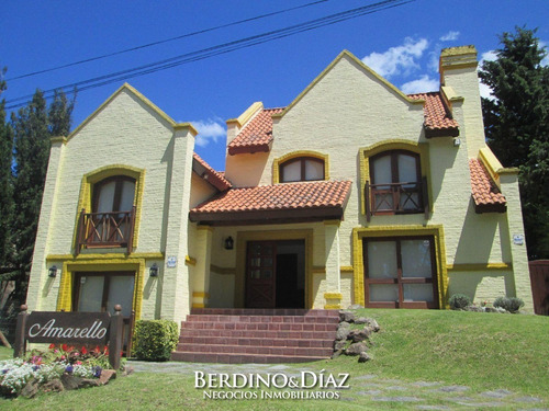 Casa - Beverly Hills Hermosa Casa En Dos Plantas De 4 Dormitorios.- Ref: 475