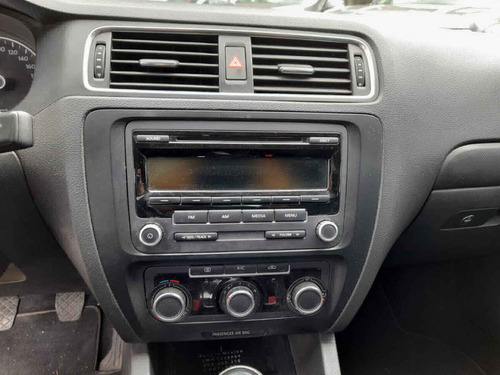 Imagen 11 de 15 de Volkswagen Jetta 2013 4p Style L5/2.5 Aut