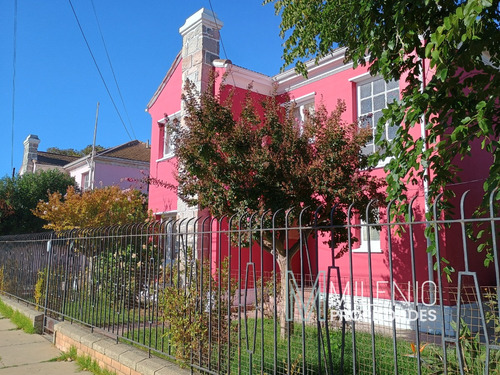 Dos Casas En Gran Terreno Barrio Residencial