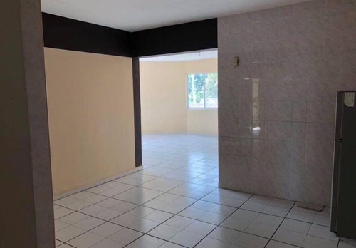 Bonito Edificio De Tres Niveles Con Local Ubicado En Jardines De Cuernavaca... 5,250,000