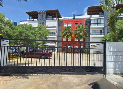 Apartamento En Venta De 3 Habitaciones, San Isidro