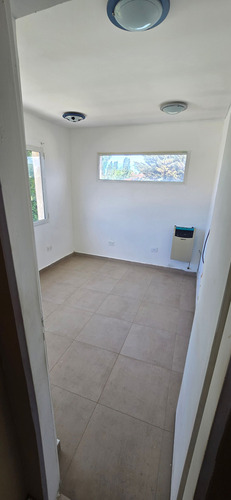 Venta Casa 2 Pisos 3 Dorm C/ Local Y 2 Departam