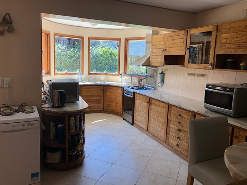 Casa En Venta De 5 Dormitorios En Lugano