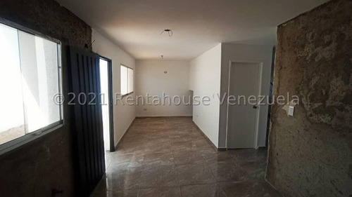 Imagen 4 de 9 de Townhouse A Estrenar En Venta Ubicado En La Puerta Maraven. Punto Fijo