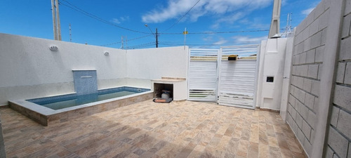 Imagem 5 de 13 de Linda Casa Com Piscina, Cerca Elétrica, Churrasqueira E Localizada À 1300m Do Mar Em Itanhaém, Litoral Sul De Sp.