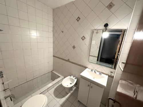 Casa En Venta En Adrogué Con Parque Arbolado
