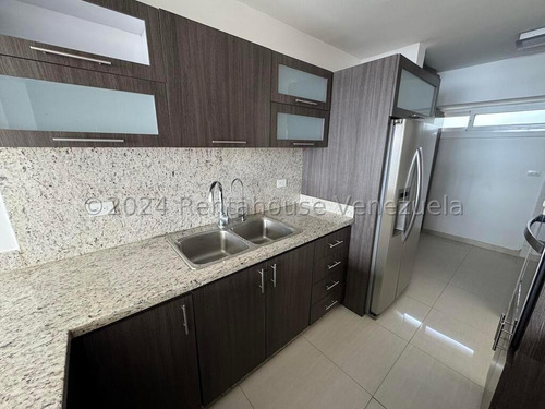 Espectacular Apartamento Duplex Con Clima De Montaña Y Terraza, Urb. Alto Hatillo. Mo 24-24908