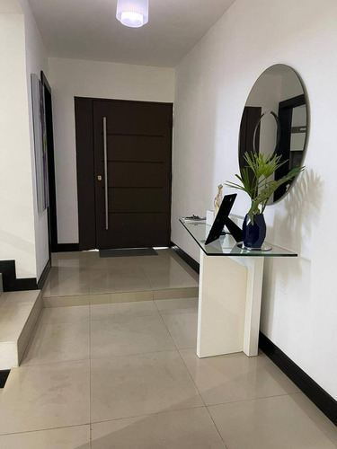 * Josefina Toledo: Hermosa Casa En Venta En El Parral, 495m², Cocina Concepto Abierto, Maletero, Bello Jardín Con Parrillera, Terraza, Fachada En Mármol, Planta 100%, Filtro Ósmosis Inversa, 268730