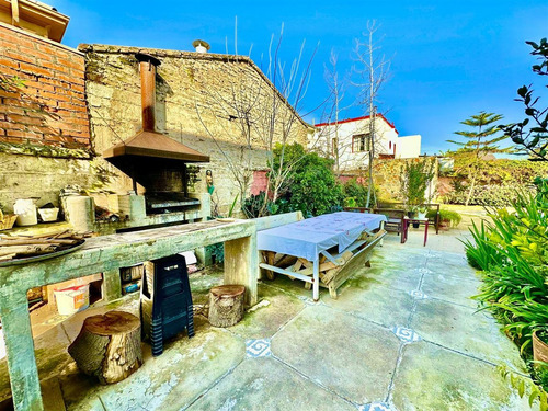 Casa En Venta De 4 Dorm. En Ñuñoa