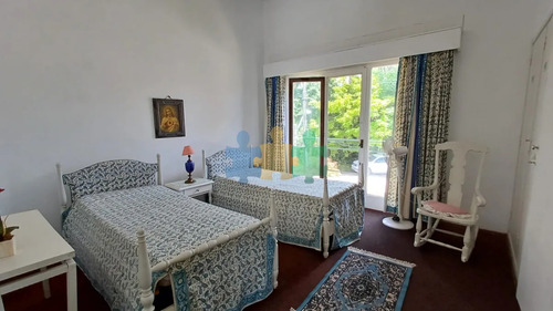 Vende Casa En Zona Comercial En Lugano - Punta Del Este