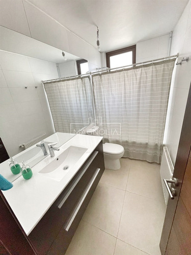 Casa En Venta De 4 Dorm. En Colina