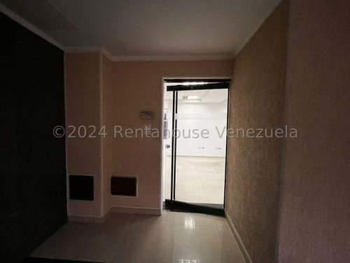 En Alquiler Moderna Oficina En Torre Empresaria, Con 2 A/a De 5 Toneladas C/u, Recepcion Y Sub Dividida En 4 Cubiculos En Vidrios, 2 Salas De Baño Y Mas, Hagamos Negocios, Contactame Dennymar B4b8o69