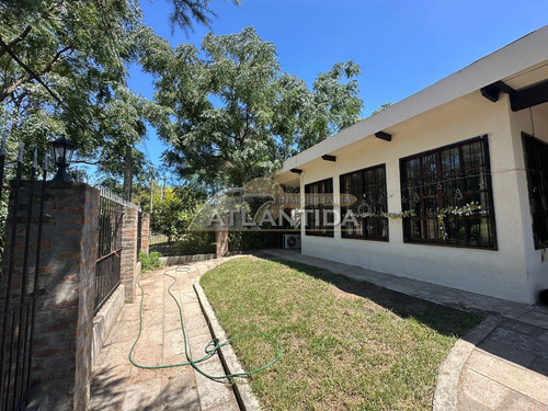 Venta En Atlántida, A 3 Cuadras De Av Artigas, Casa Principal, Barbacoa, Apto Al Fondo Y Piscina Climatizada. Inm Atlántida.