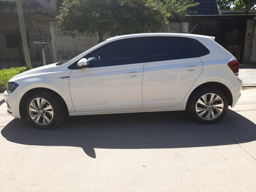 Volkswagen Polo Comfortline Plus 1.6 At - 5 Puertas