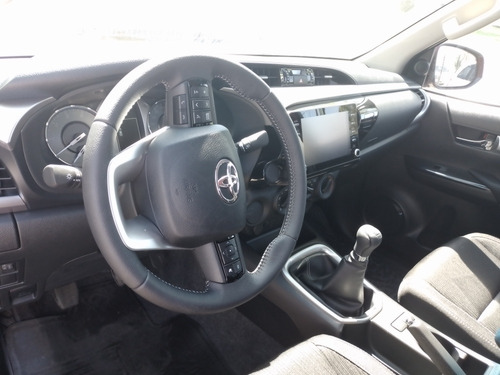 Imagen 3 de 7 de Toyota Hilux 2021 2.4 Cd Sr 150cv 4x2