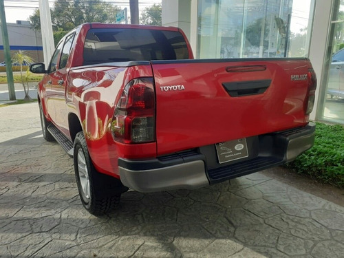 Imagen 4 de 15 de Toyota Hilux 2018 2.7 Cabina Doble Sr Mt