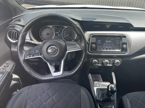 Nissan Kicks ADVANCE MT R17