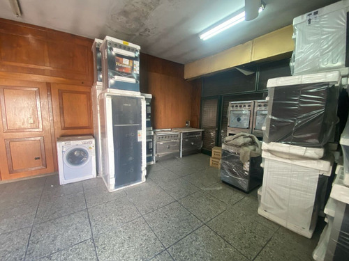 Importante Galpón En Venta Con Local Comercial