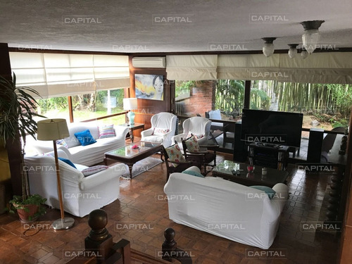 Excelente Chalet De 5 Dormitorios A Metros De La Playa Mansa!- Ref: 24863
