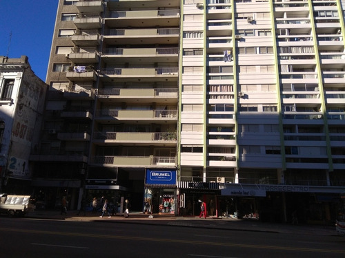 Imagen 8 de 9 de Frente A 18 De Julio Vivienda Ó Oficina