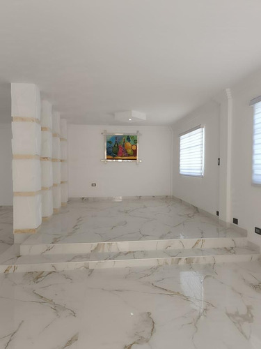 Casa En La Urb.el Trigal Norte, Ubicada En Calle Cerrada, Con Seguridad Garantizada. Zc.o
