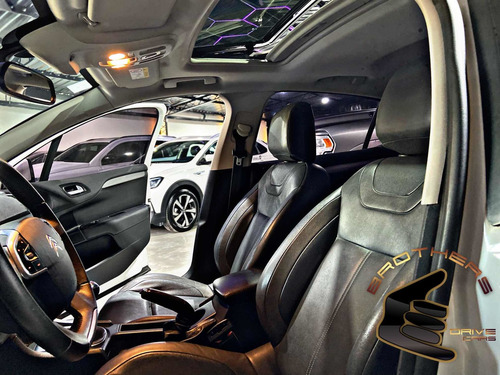 Imagen 15 de 20 de Citroën C4 Lounge 2018 1.6 Hdi 115 Feel Pack