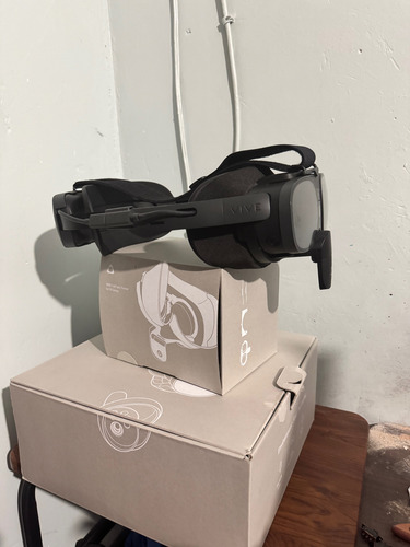 Vive Xr Elite + Face Tracker + Deluxe Pack