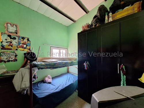 Amplia Casa Con Luz Trifásica Independiente En Cada Nivel En Venta En Barrios Lourdes Cerca De La Av Bermudez Y Cedro Db 24-23164