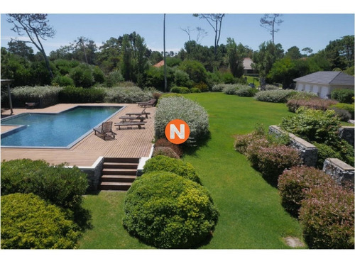 Casa En Venta Y Alquiler, Pinares, Punta Del Este, 8 Dormitorios.- Ref: 209507