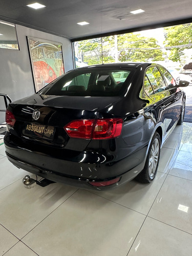 Volkswagen Jetta 2.0 Comfortline Flex 4p Automática