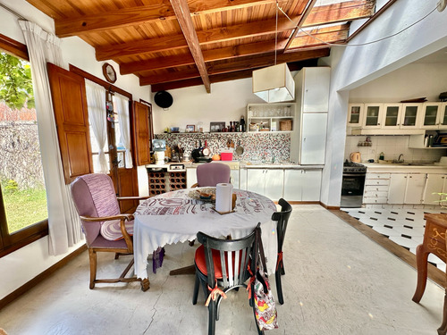 Casa - 3 Ambientes - Servicios - Excelente Ubicacion