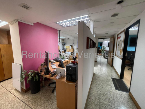 Y.t. Oficina En Venta, Los Cortijos De Lourdes Mls #25-17194