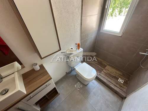 Venta En Atlántida, A 3 Cuadras De Av Artigas, Casa Principal, Barbacoa, Apto Al Fondo Y Piscina Climatizada. Inm Atlántida.