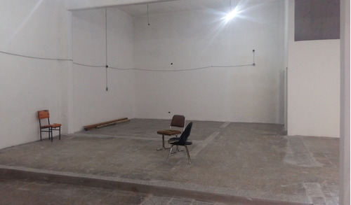 Galpon, Taller Al Fondo En Pablo Podesta. 10 X 12 Mts. Aceeso Independiente Por Pasillo, Ancho 1 Mt.