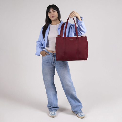 Bolso Tote Grande Madison Chenson Athziry Para Dama Juvenil Acabado De Los Herrajes Níquel Color Tinto Correa De Hombro Tinto Diseño De La Tela Liso