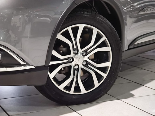 Imagem 4 de 20 de Mitsubishi Outlander 3.0 Gt 4x4 V6 24v 2017