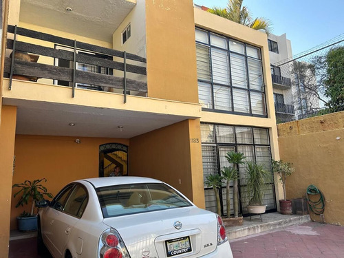 Venta De Casa En Chapultepec Country. Inversión, Zona Fianciera De Gdl.