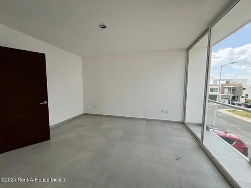 Casa De 4 Recámaras Con 1 En Planta Baja - Venta. El Mirador