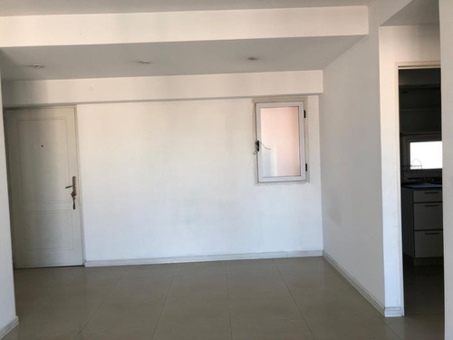 Imagen 3 de 14 de Departamento En Venta En Moron Sur