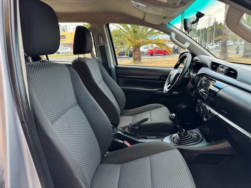 Toyota Hilux 2.7 Cabina Doble Sr Mt