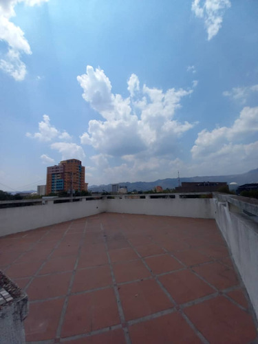 Casa En Calle Cerrada En Urb. Ciudad Jardín Mañongo. Plc-1068